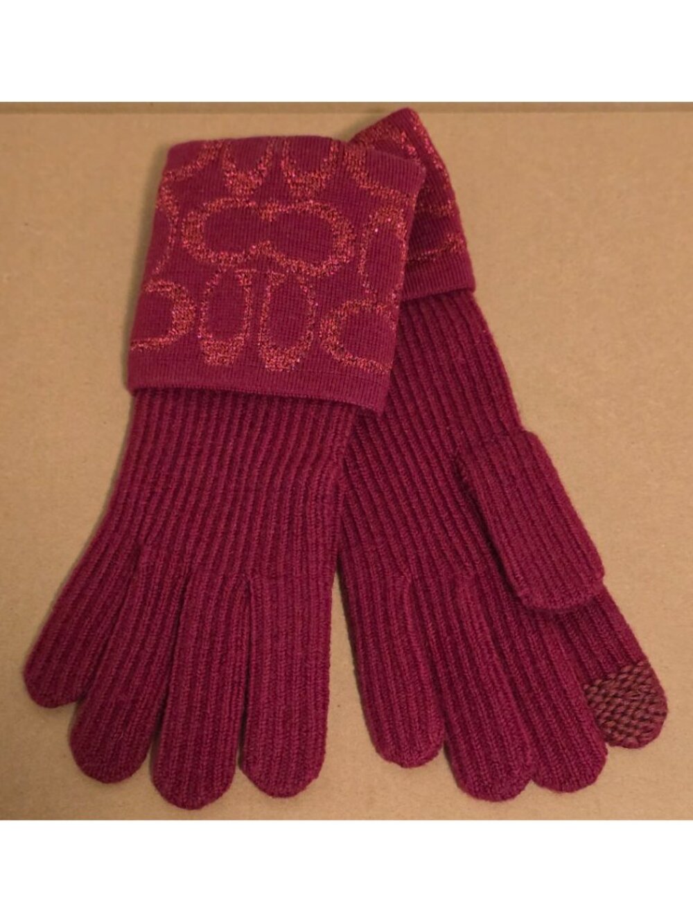 Coach Signature Knit Tech Gloves Red Cherry Burgundy Wool NWT Touchscreen 6919